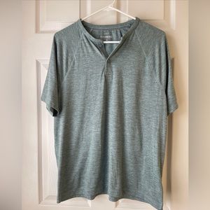 J Crew  Mens Lt Green Performance Henley Short Sleeve Shirt. Great Fit. Size M.